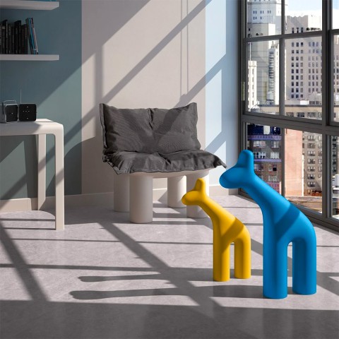 Skulptur modern designobjekt giraff i polyeten Raffa Medium