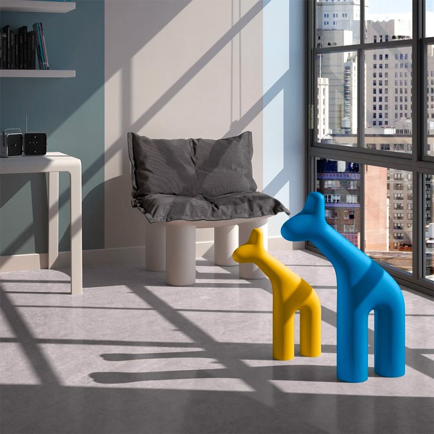 Skulptur modern designobjekt giraff i polyeten Raffa Medium Kampanj
