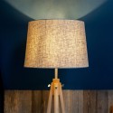 Golvlampa i trä nordisk skandinavisk stil trebensstativ Calvin Maytoni Katalog