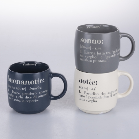 Set med 3 stapelbara stenmuggar 350 ml med text Victionary L Kampanj