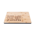 Skärbräda i trä 39x28cm Si scrive pane, si legge scarpetta Erbjudande