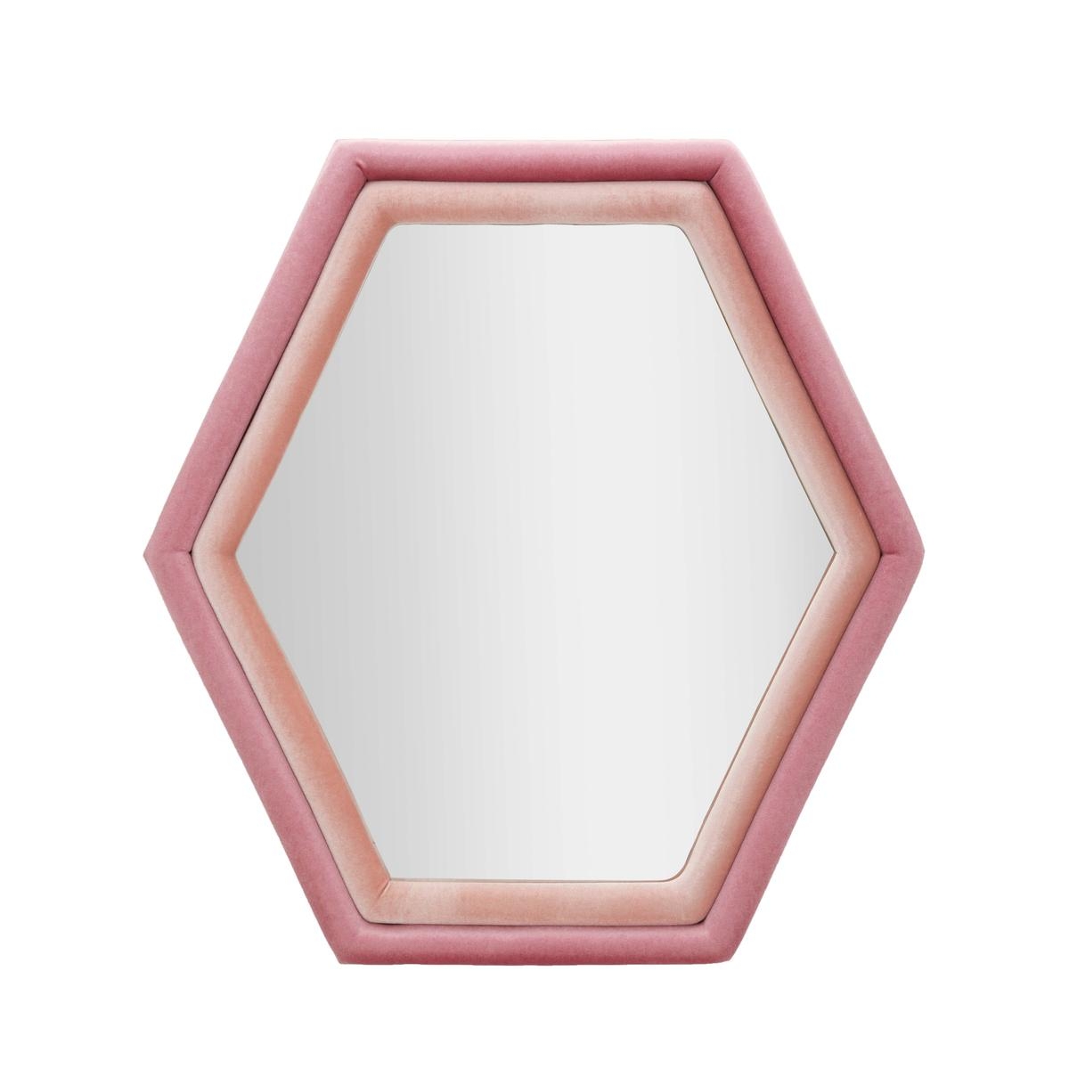 Modernt hexagonalt väggspegel med rosa sammetsram Tony